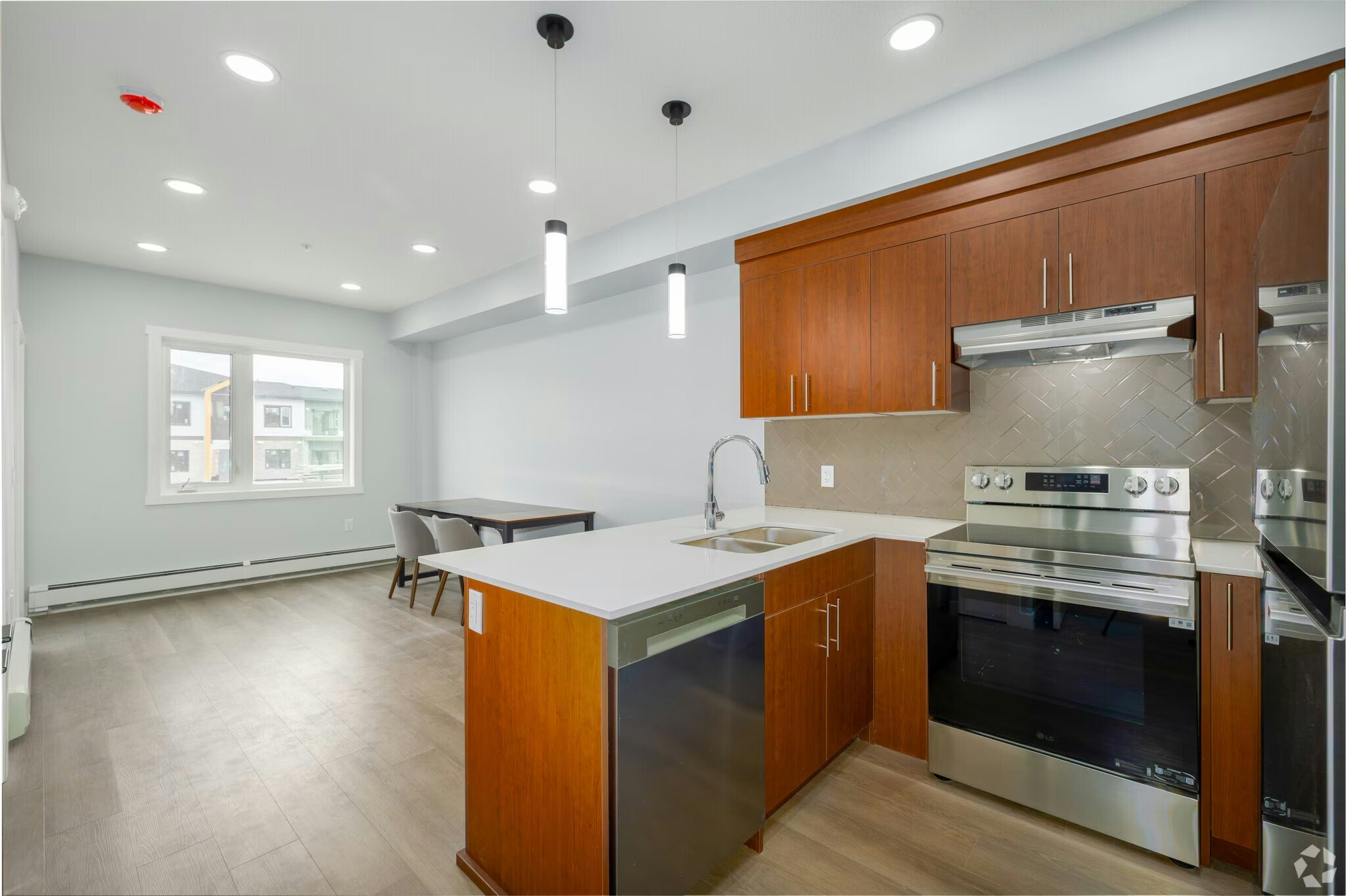U1110-348 Greystone Boulevard, Cochrane, AB, T4C 2B8 - 2