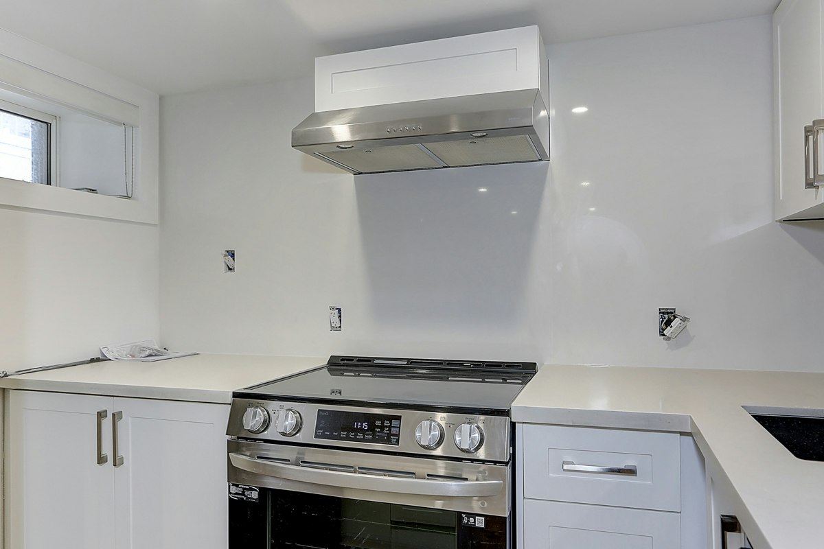 Lower-61 Clouston Avenue, Toronto, ON, M9N 1A6 - 6