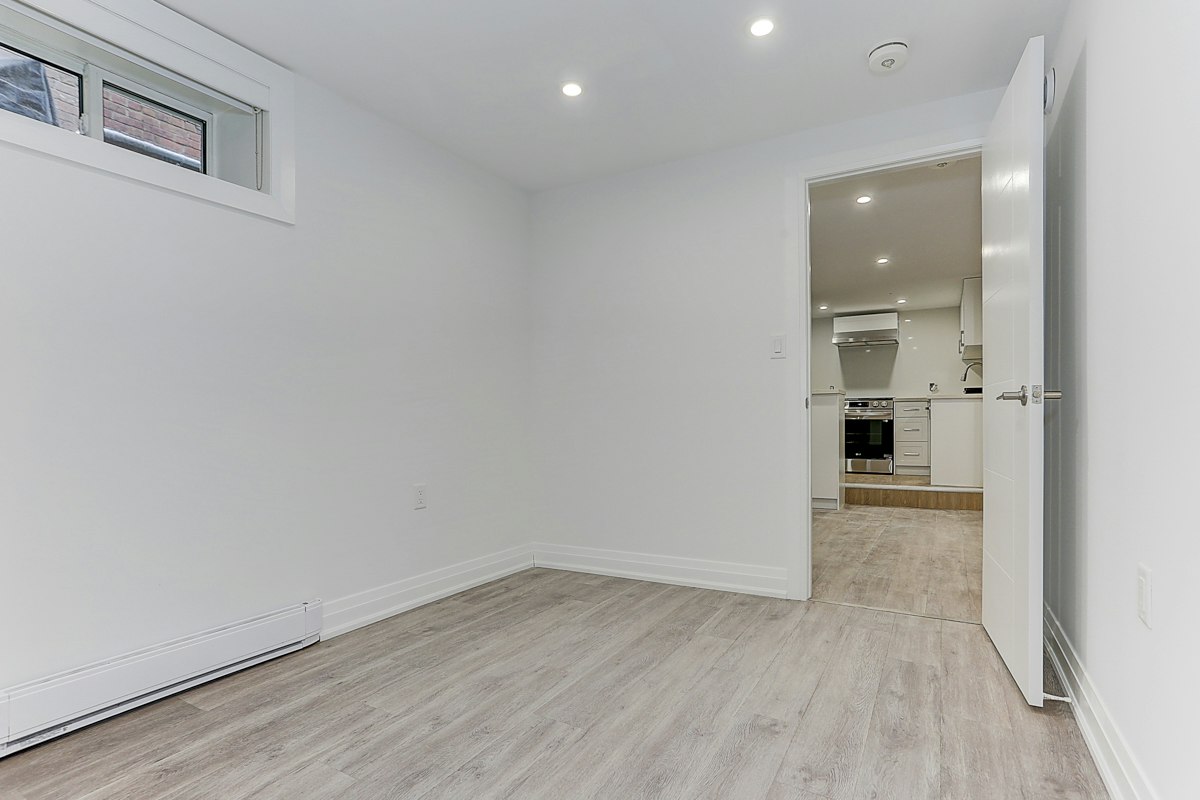 Lower-61 Clouston Avenue, Toronto, ON, M9N 1A6 - 16