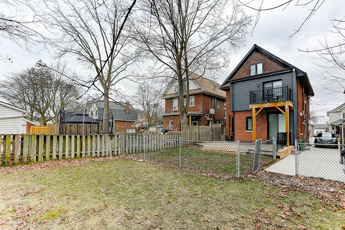 Lower-61 Clouston Avenue, Toronto, ON, M9N 1A6 - 22