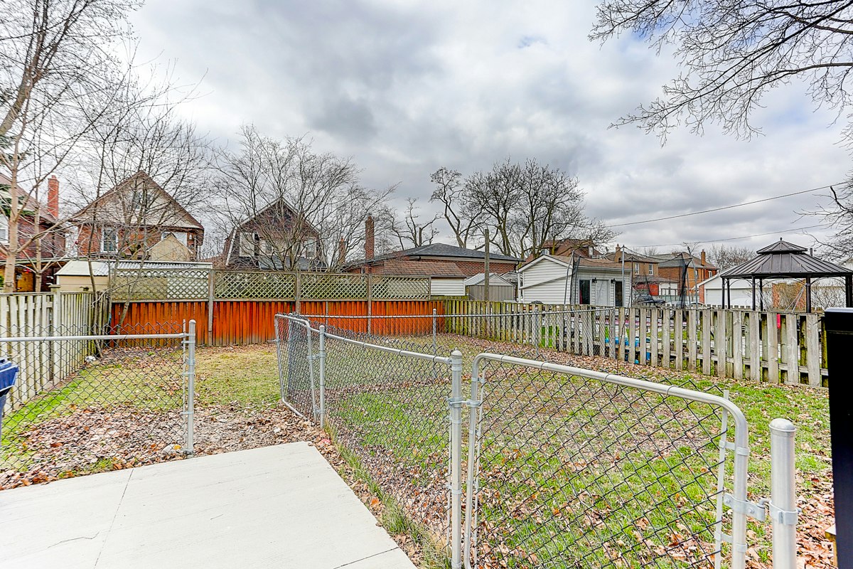 Lower-61 Clouston Avenue, Toronto, ON, M9N 1A6 - 24