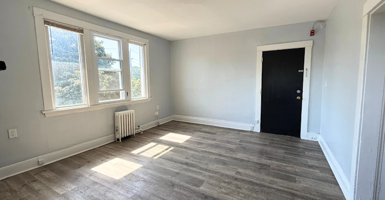 128 Carrick Avenue, Hamilton, ON, L8M 2W6 - 2