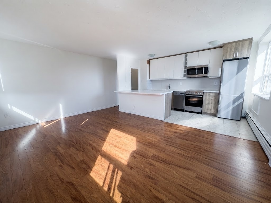 U31-140 Springhurst 31 Avenue, Toronto, ON, M6K 1C1 - 2