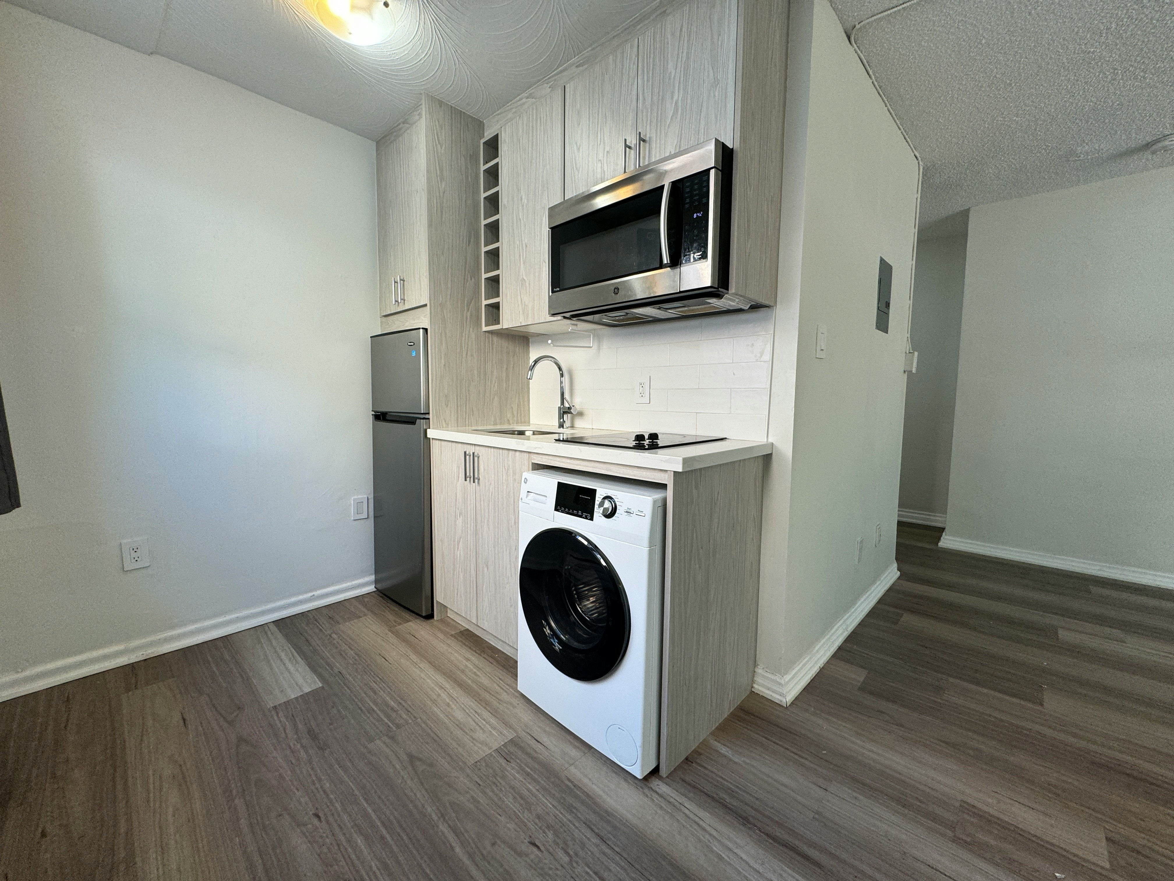 3-140 Springhurst Avenue, Toronto, ON, M6K 1C1 - 3