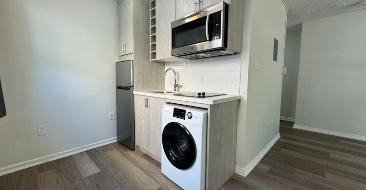 3-140 Springhurst Avenue, Toronto, ON, M6K 1C1 - 3