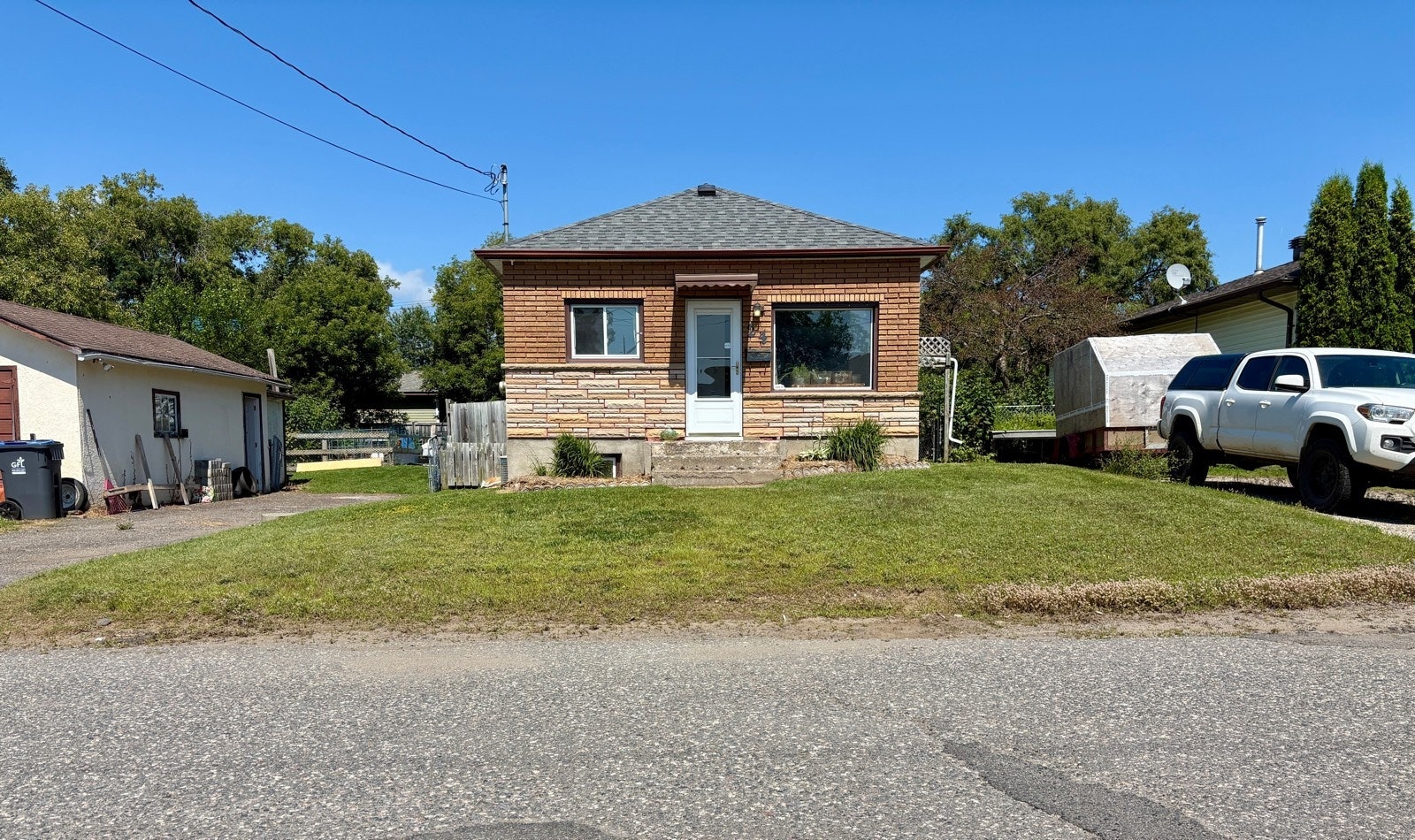 24 Mona Street, Thunder Bay, ON, P7A 6X8