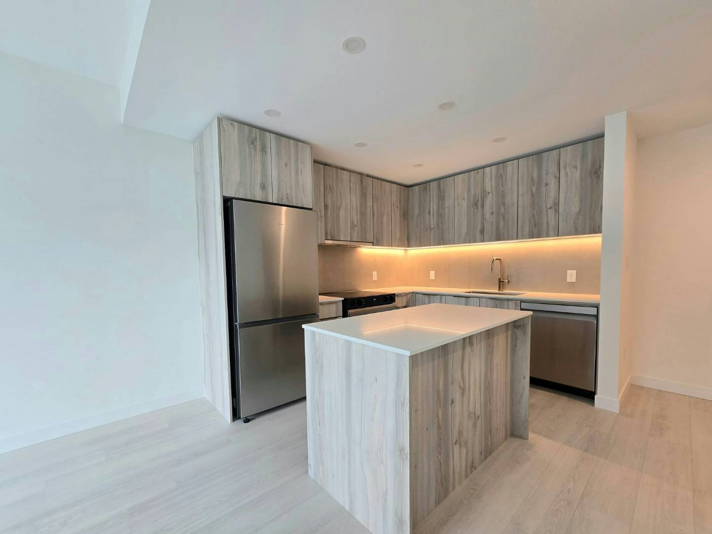 606-3594 North Malsum Vancouver Drive, North Vancouver, BC - 14