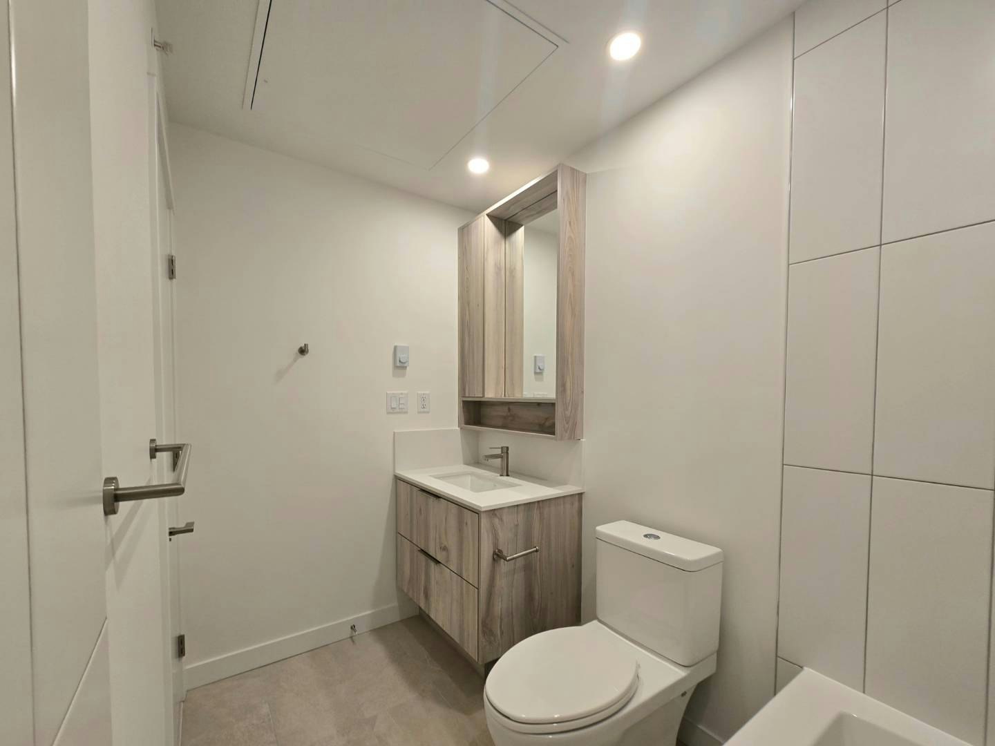 606-3594 North Malsum Vancouver Drive, North Vancouver, BC - 13