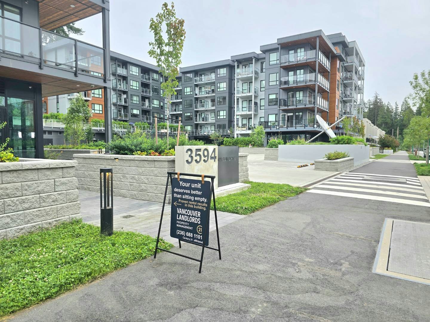 606-3594 North Malsum Vancouver Drive, North Vancouver, BC - 4