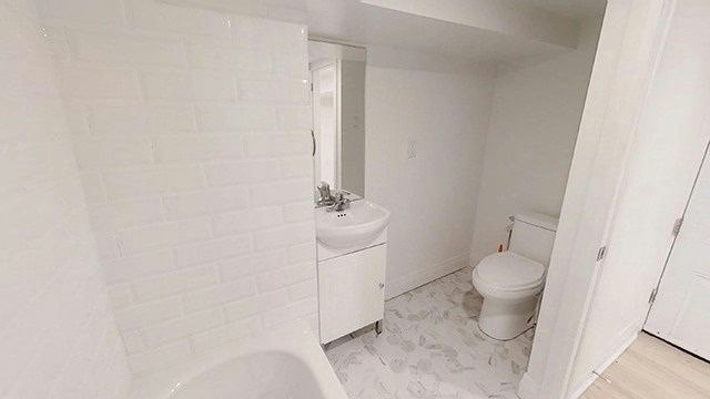 Lower (3)-244 Boulton Avenue, Toronto, ON, M4M 2K1 - 11