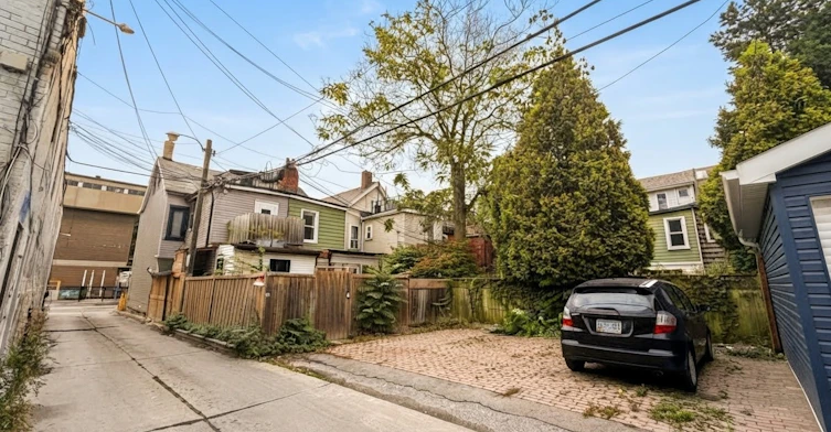 Lower (3)-244 Boulton Avenue, Toronto, ON, M4M 2K1 - 14