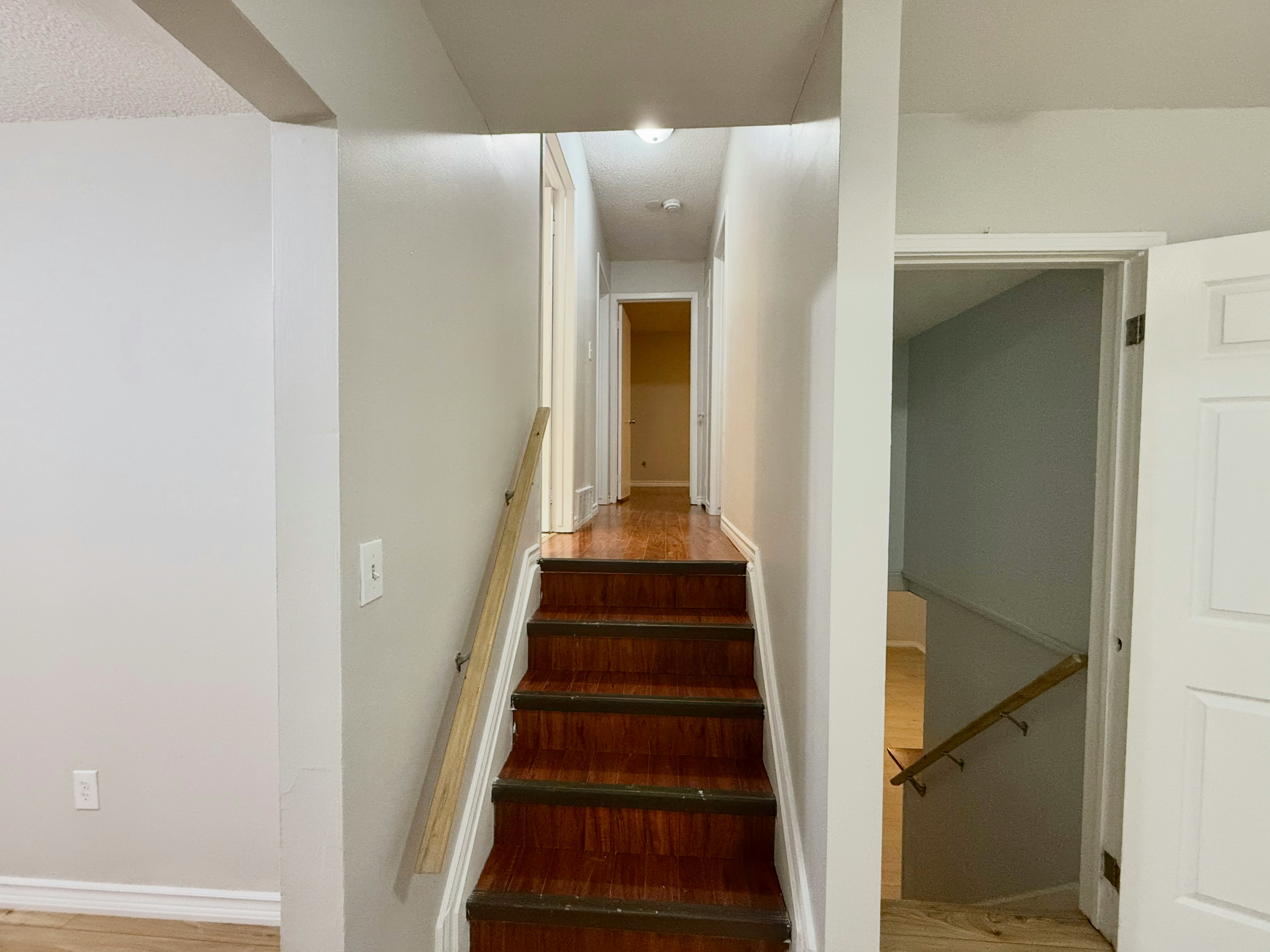 141 Adis Avenue, Hamilton, ON, L9C 6T9 - 12