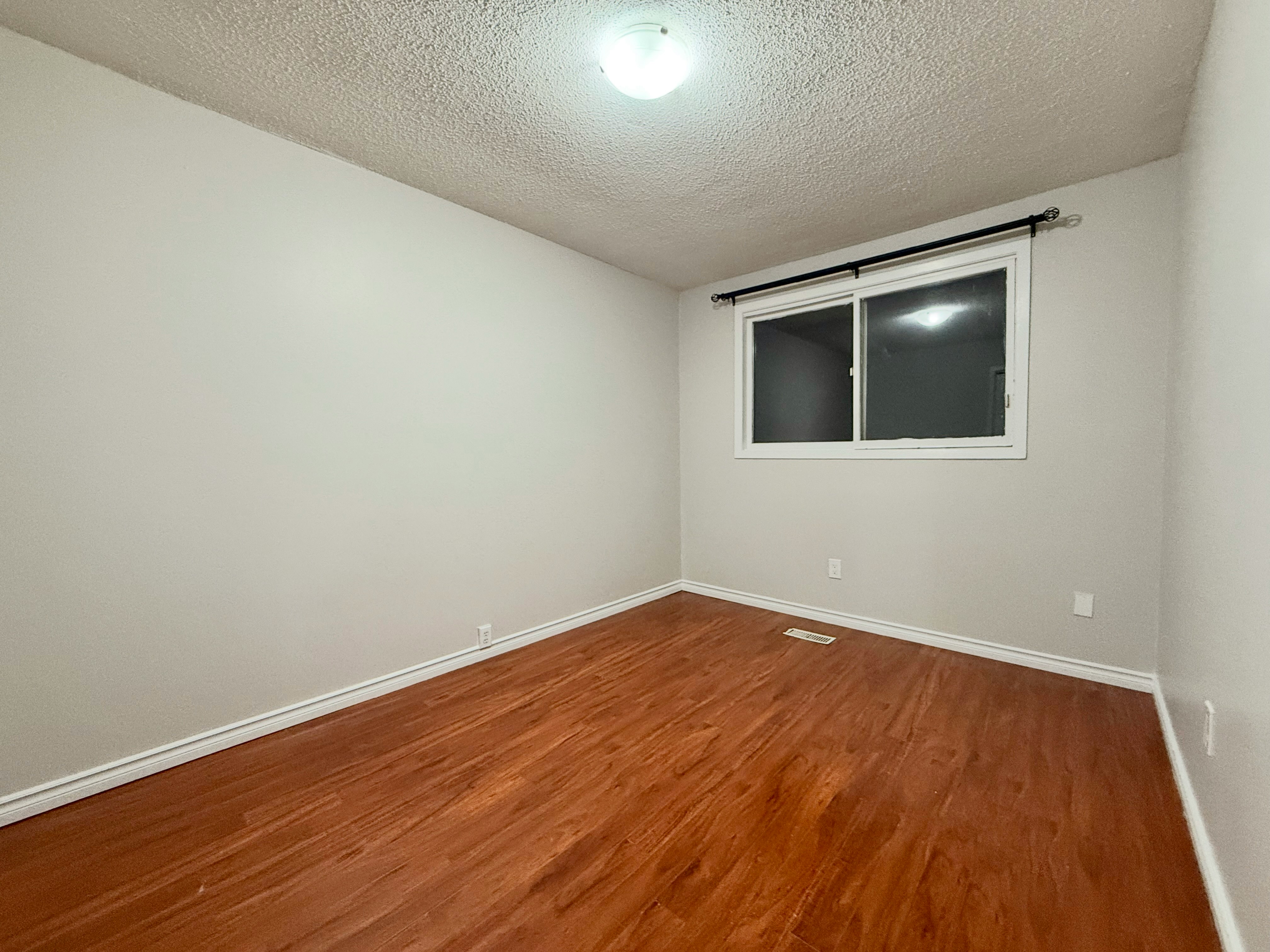 141 Adis Avenue, Hamilton, ON, L9C 6T9 - 6
