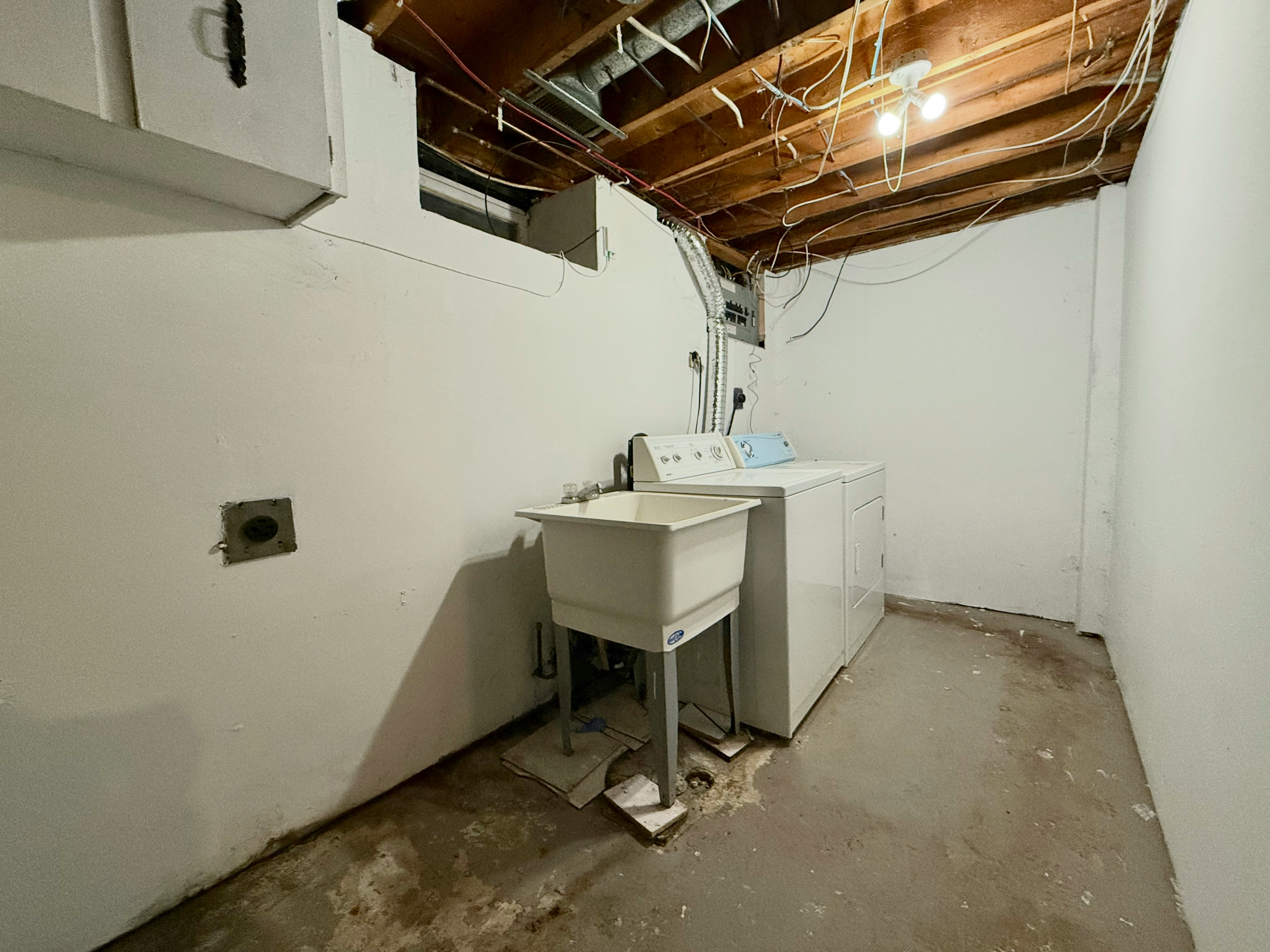 141 Adis Avenue, Hamilton, ON, L9C 6T9 - 17