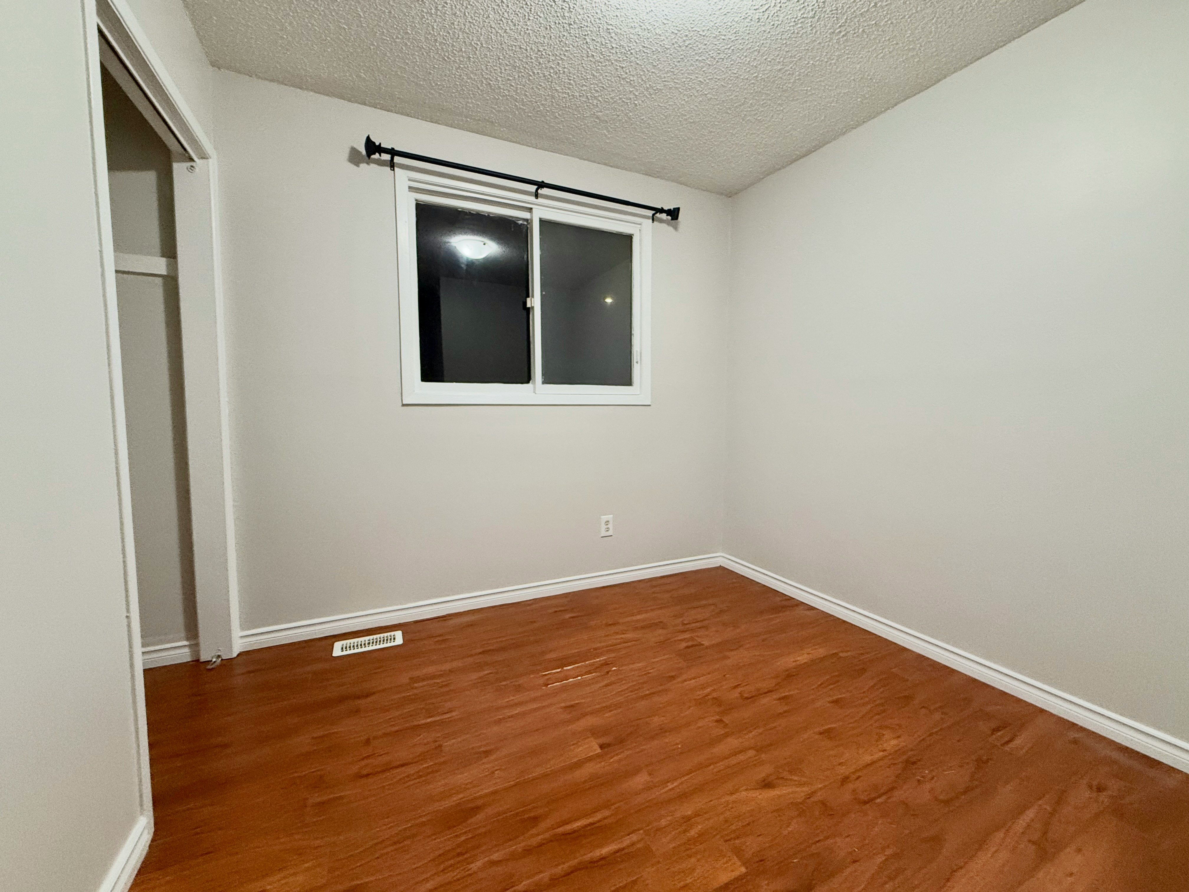 141 Adis Avenue, Hamilton, ON, L9C 6T9 - 10