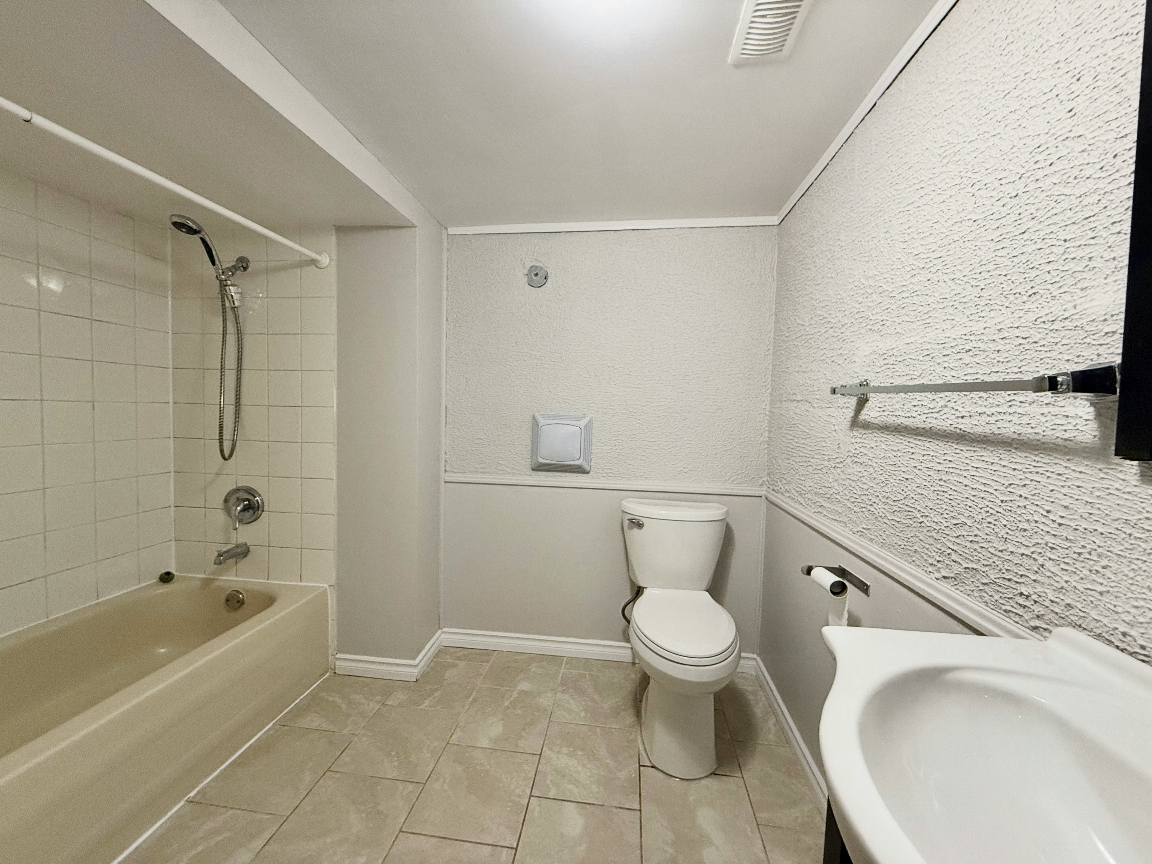 141 Adis Avenue, Hamilton, ON, L9C 6T9 - 16