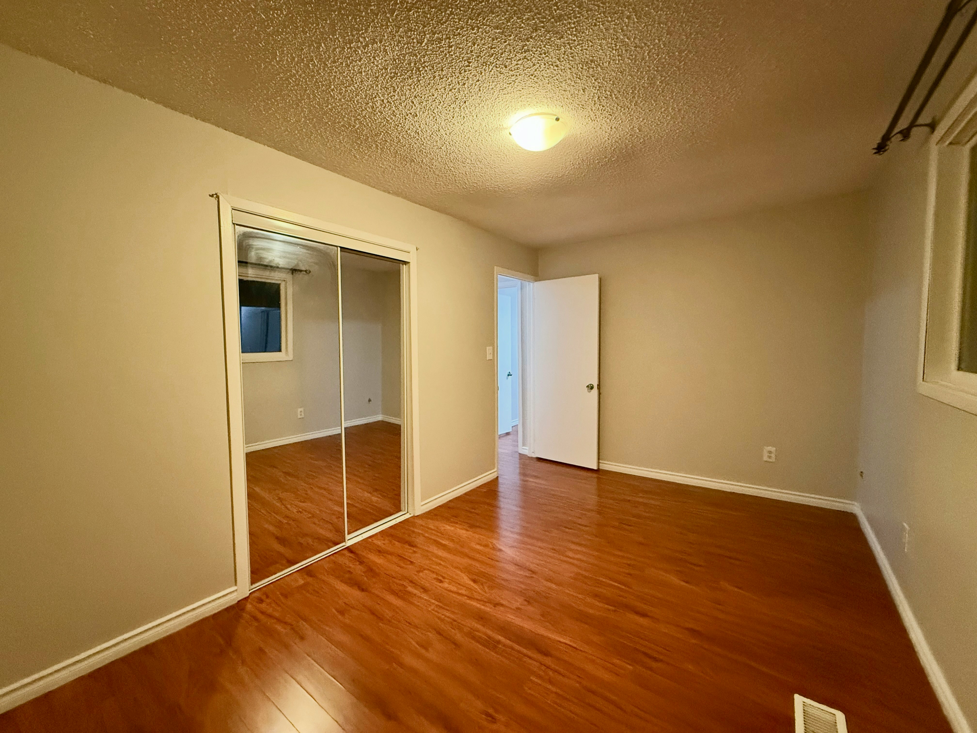 141 Adis Avenue, Hamilton, ON, L9C 6T9 - 9