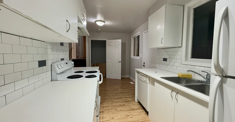 141 Adis Avenue, Hamilton, ON, L9C 6T9 - 5