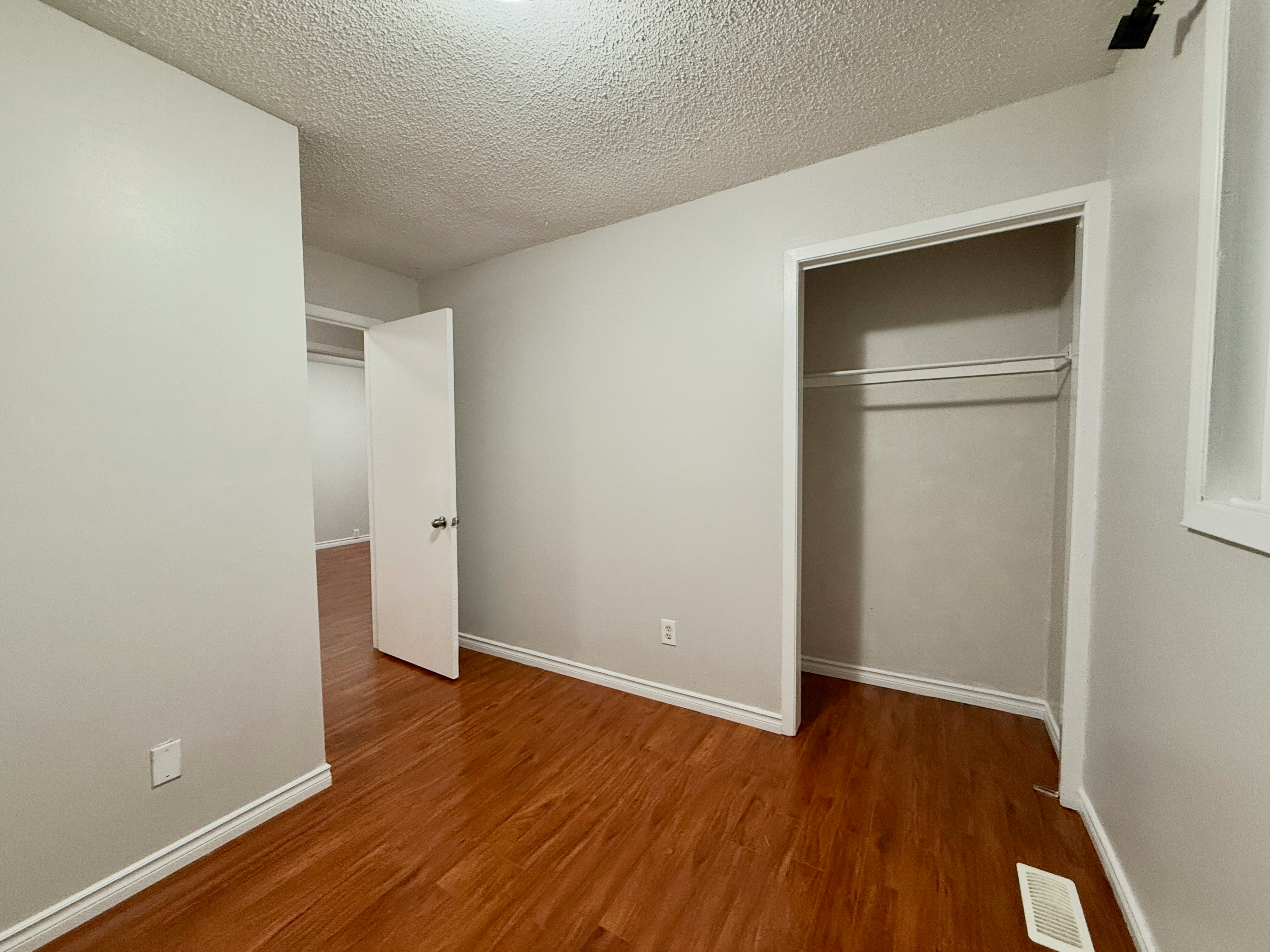 141 Adis Avenue, Hamilton, ON, L9C 6T9 - 11