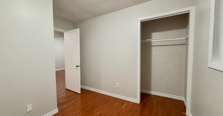141 Adis Avenue, Hamilton, ON, L9C 6T9 - 11