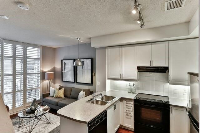 406-901 Queen Street West, Toronto, ON, M6J 3X4