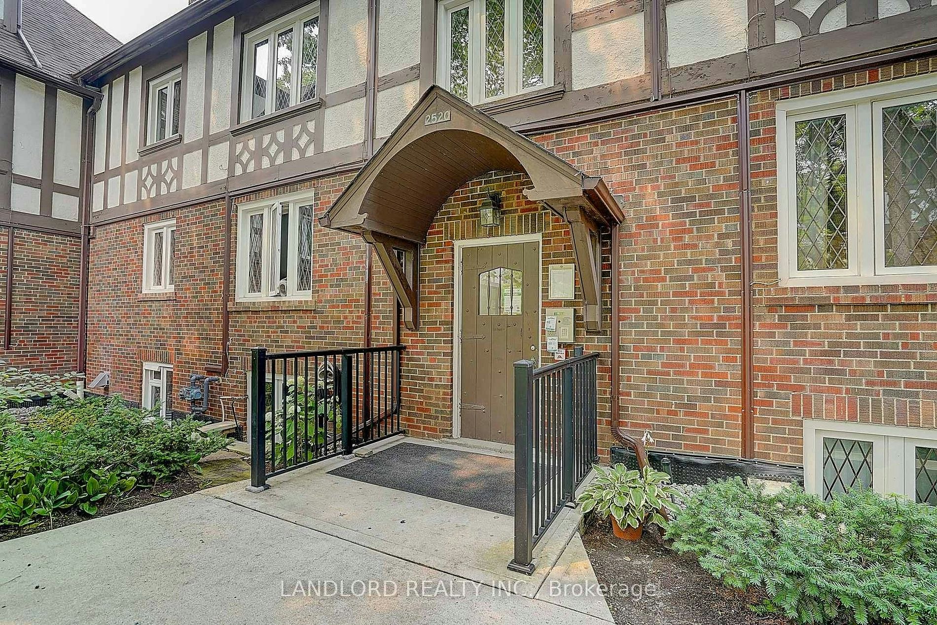 12-2520 Bloor Street West, Toronto, ON, M6S 1R8 - 34