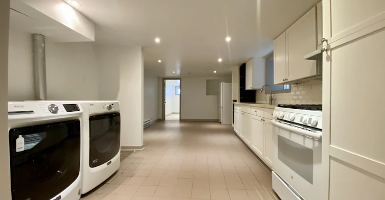 5-209 Madison Avenue, Toronto, ON, M5R 2S6 - 4