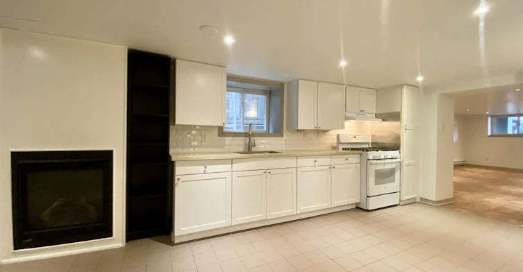 5-209 Madison Avenue, Toronto, ON, M5R 2S6