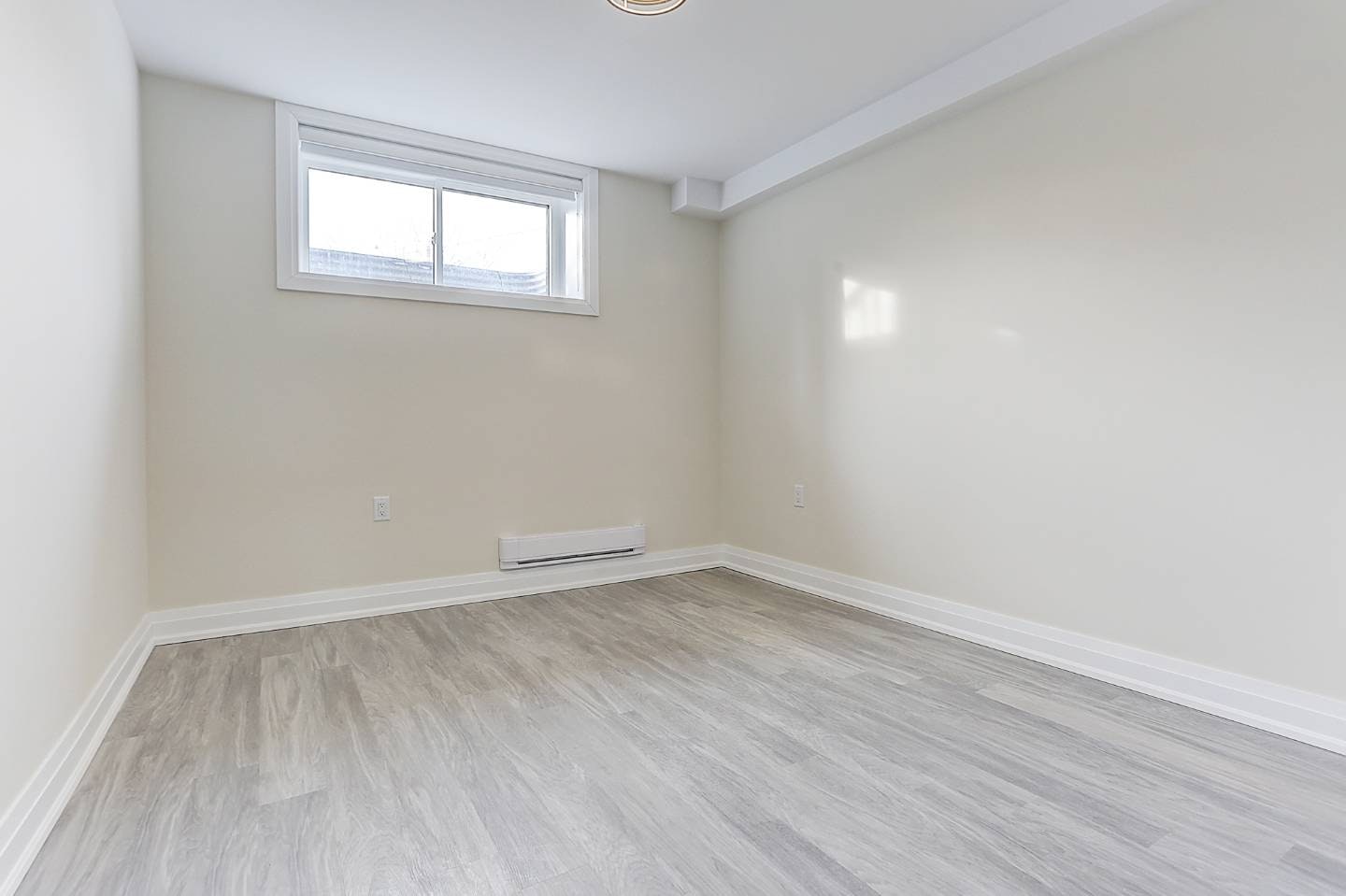 Lower-2071 Keele Street, Toronto, ON, M6M 3Y8 - 17