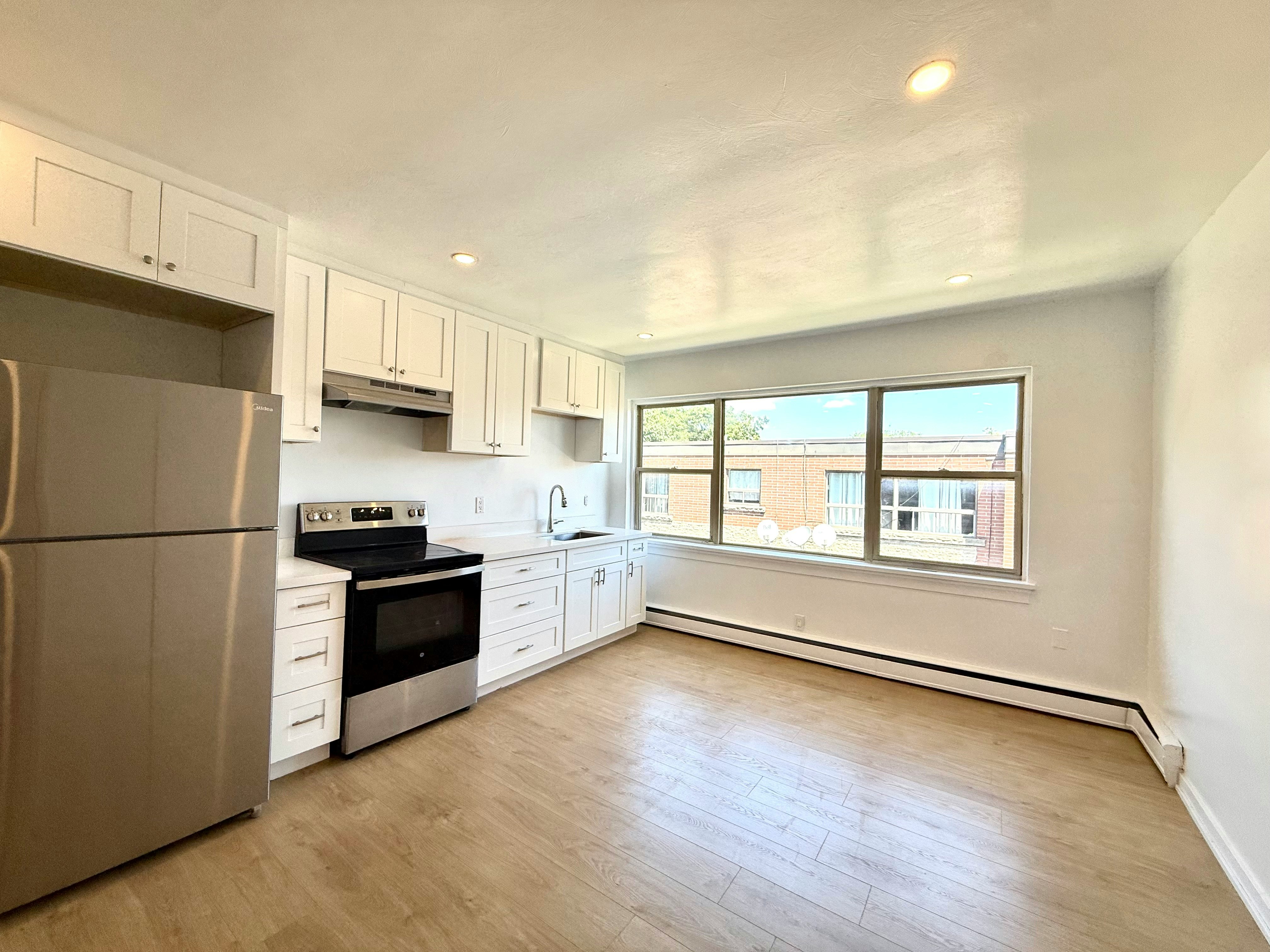 8-169 Park Row South, Hamilton, ON, L8K 2K1 - 2