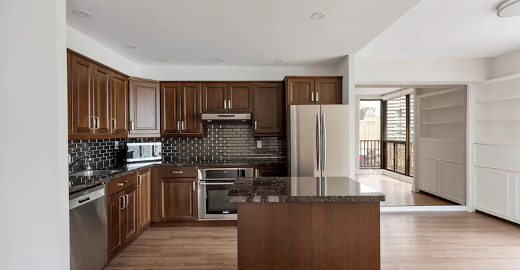 2208-33 Harbour Square, Toronto, ON, M5J 2G2 - 2