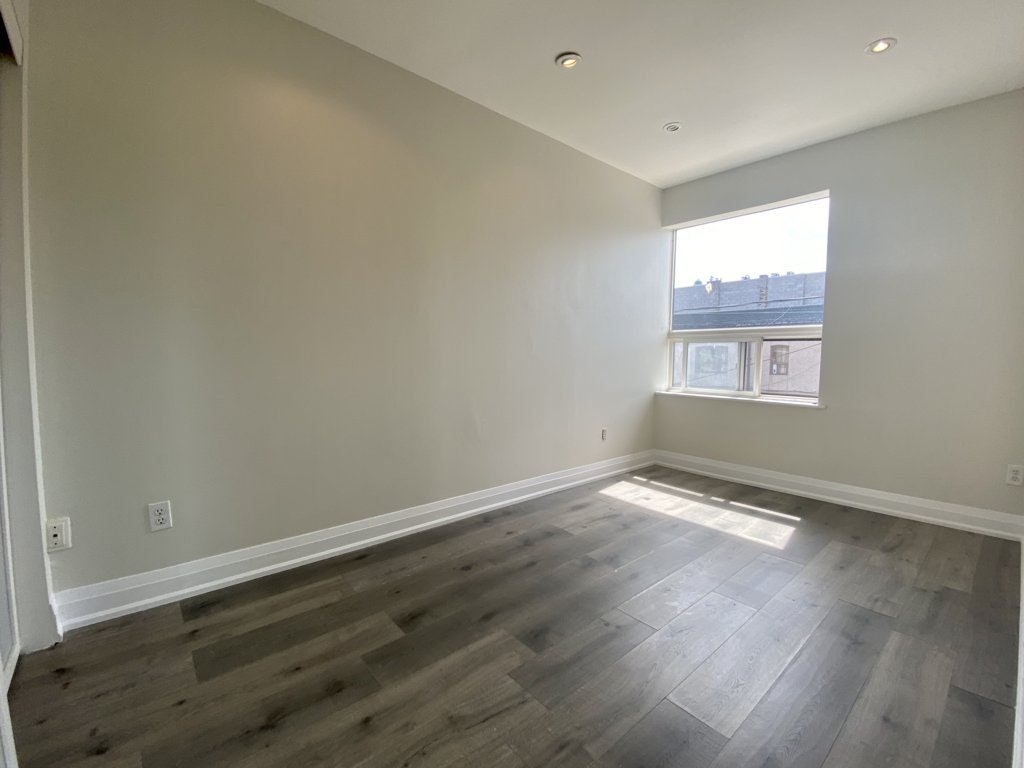 4-7 Caithness Avenue, Toronto, ON, M4J 3X6 - 12