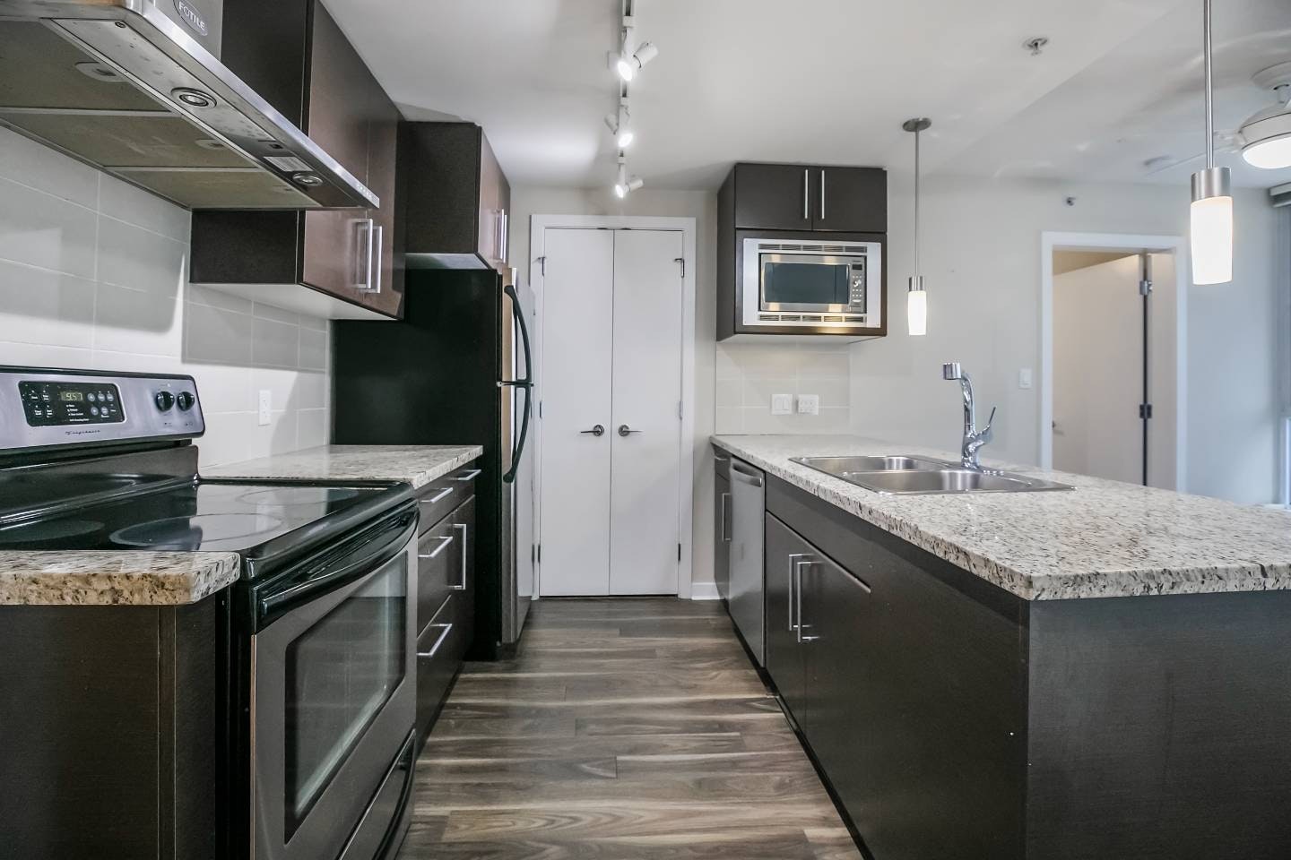 1907-188 Keefer Place, Vancouver, BC, V6B 0J1