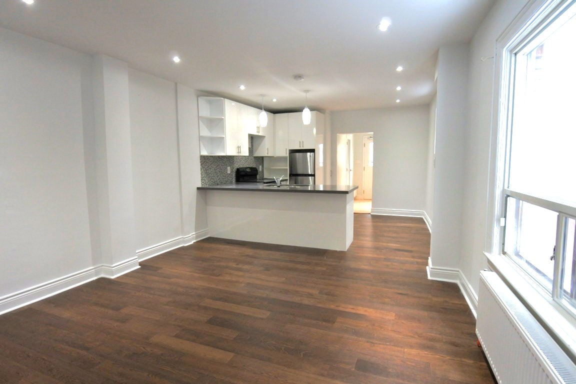 Main-22 Rusholme Park Crescent, Toronto, ON, M6J 2C9