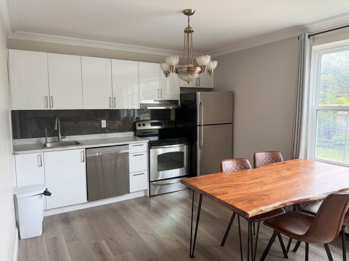 5-92 Trethewey Drive, Toronto, ON, M6M 4B4