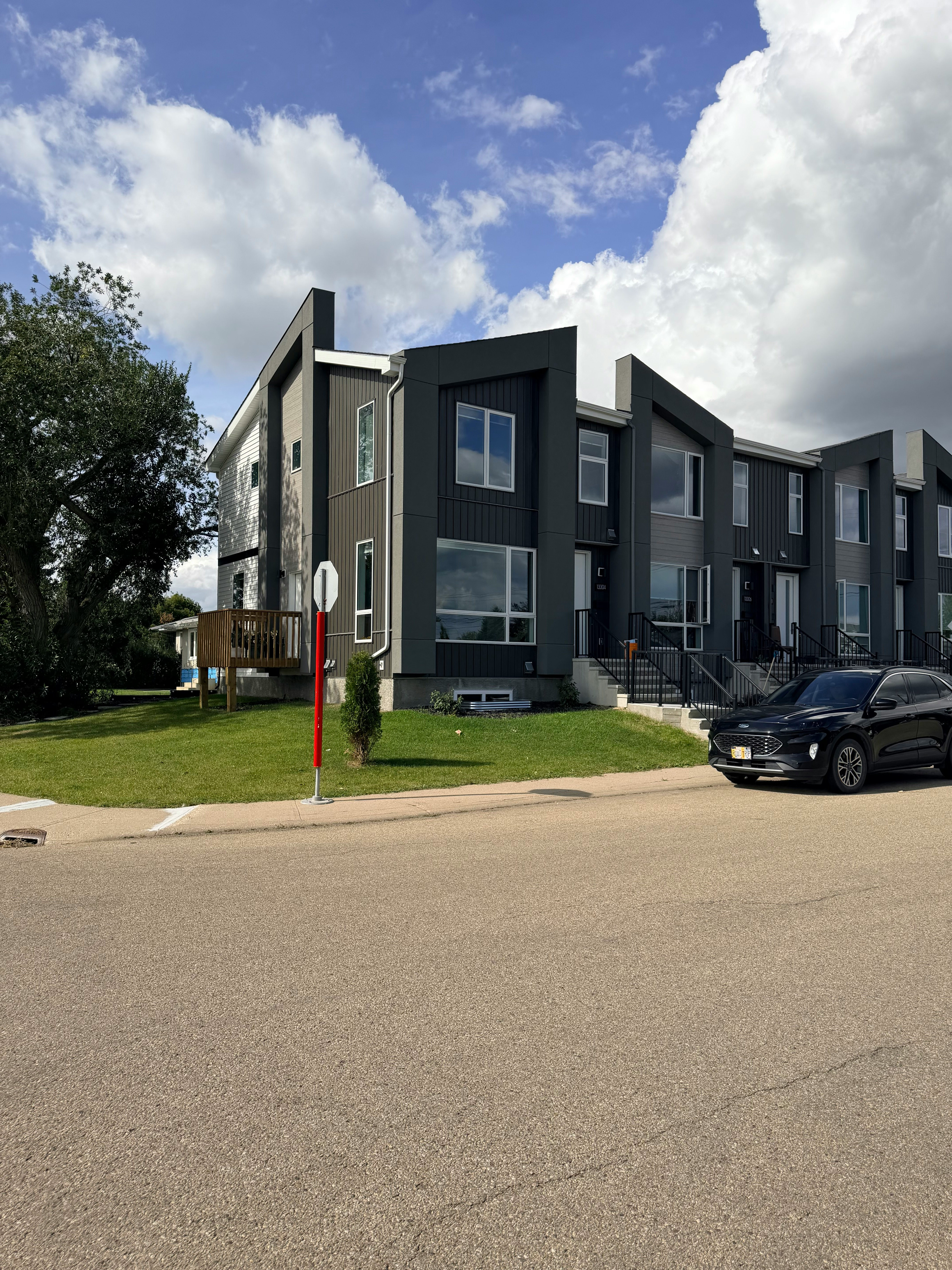 13304 75 Street Northwest, Edmonton, AB, T5C 0Z5