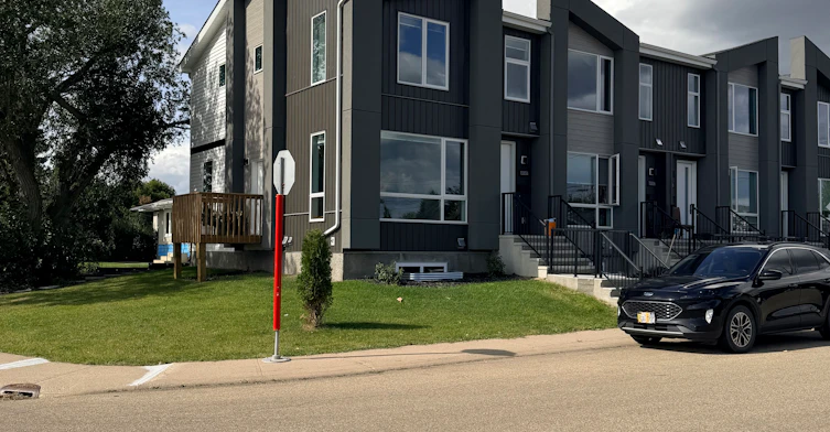 13304 75 Street Northwest, Edmonton, AB, T5C 0Z5
