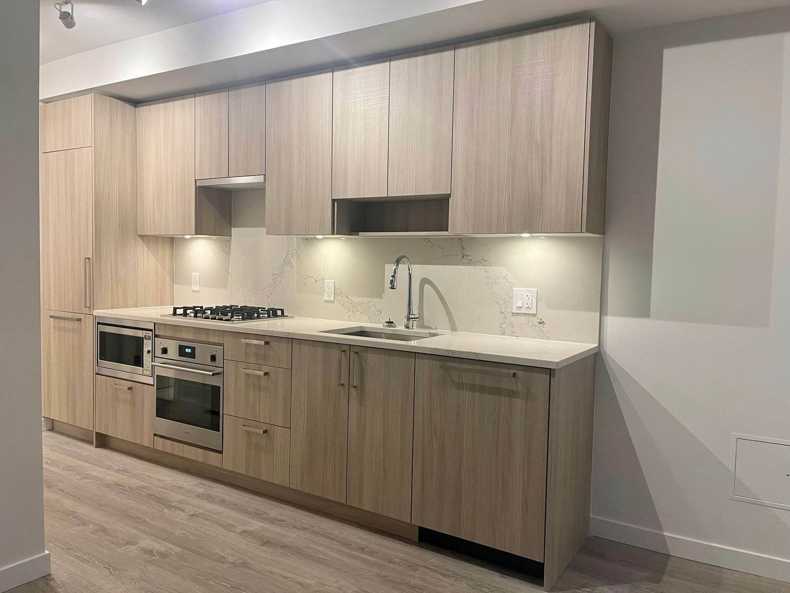 1712-13350 Central Avenue, Surrey, BC, V3T 0S1 - 11