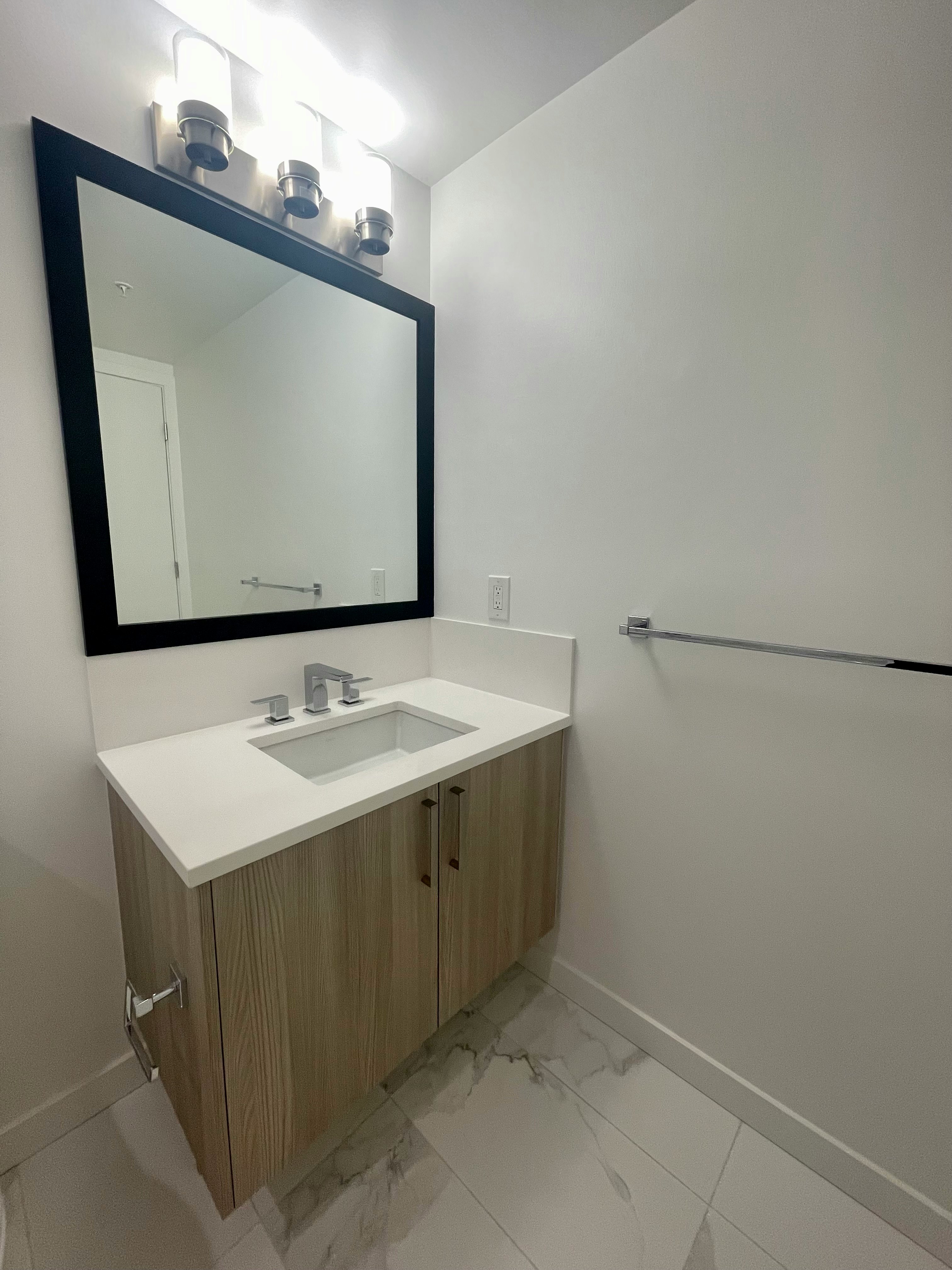 1712-13350 Central Avenue, Surrey, BC, V3T 0S1 - 2