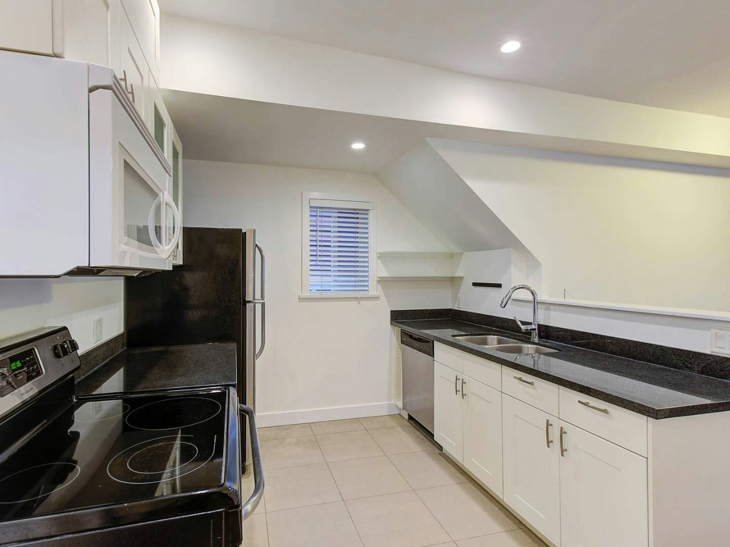 Ground-120 East King Edward Avenue, Vancouver, BC, V5V 2C1 - 2