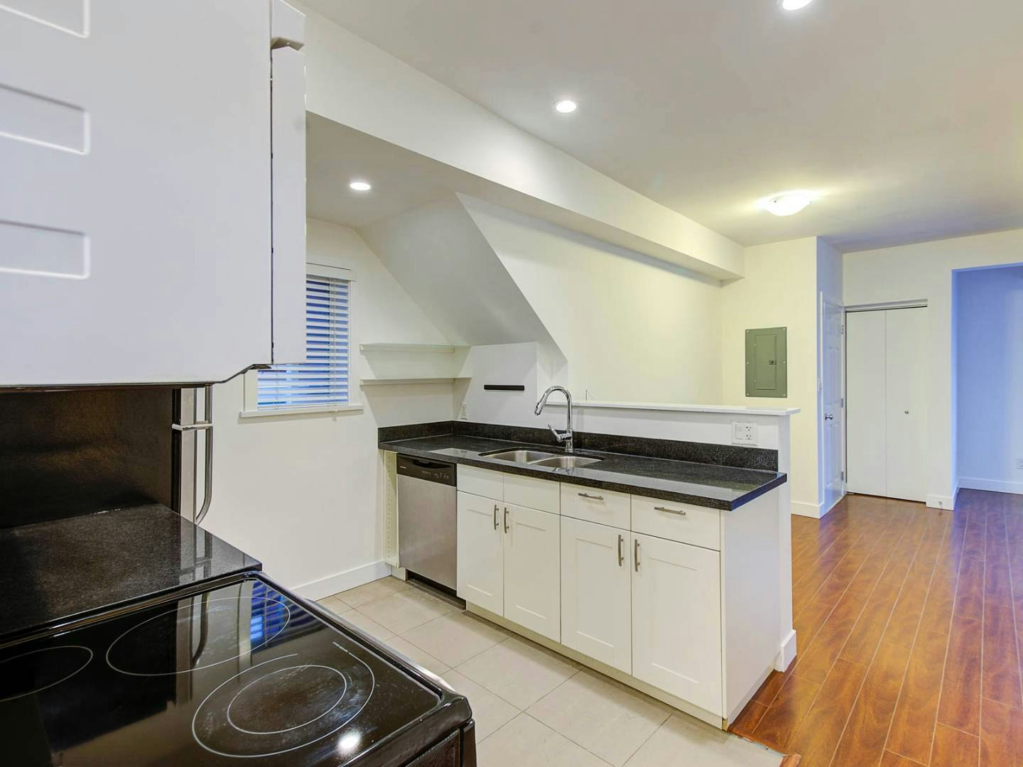 Ground-120 East King Edward Avenue, Vancouver, BC, V5V 2C1 - 3