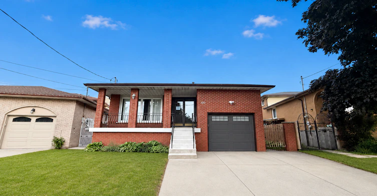 100 Taymall Street, Hamilton, ON, L8W 1Z4