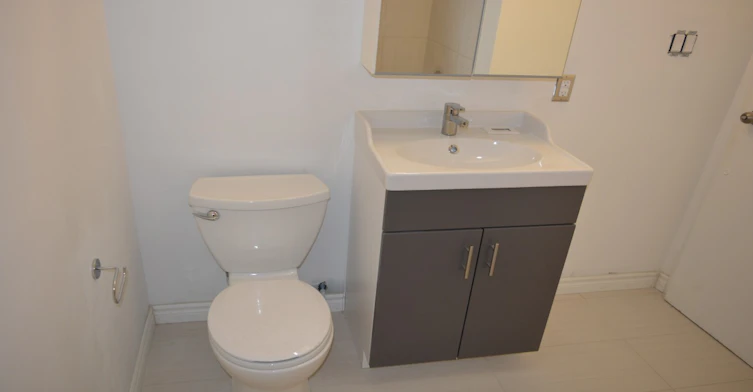 570 King Street West, Hamilton, ON, L8P 1C2 - 9