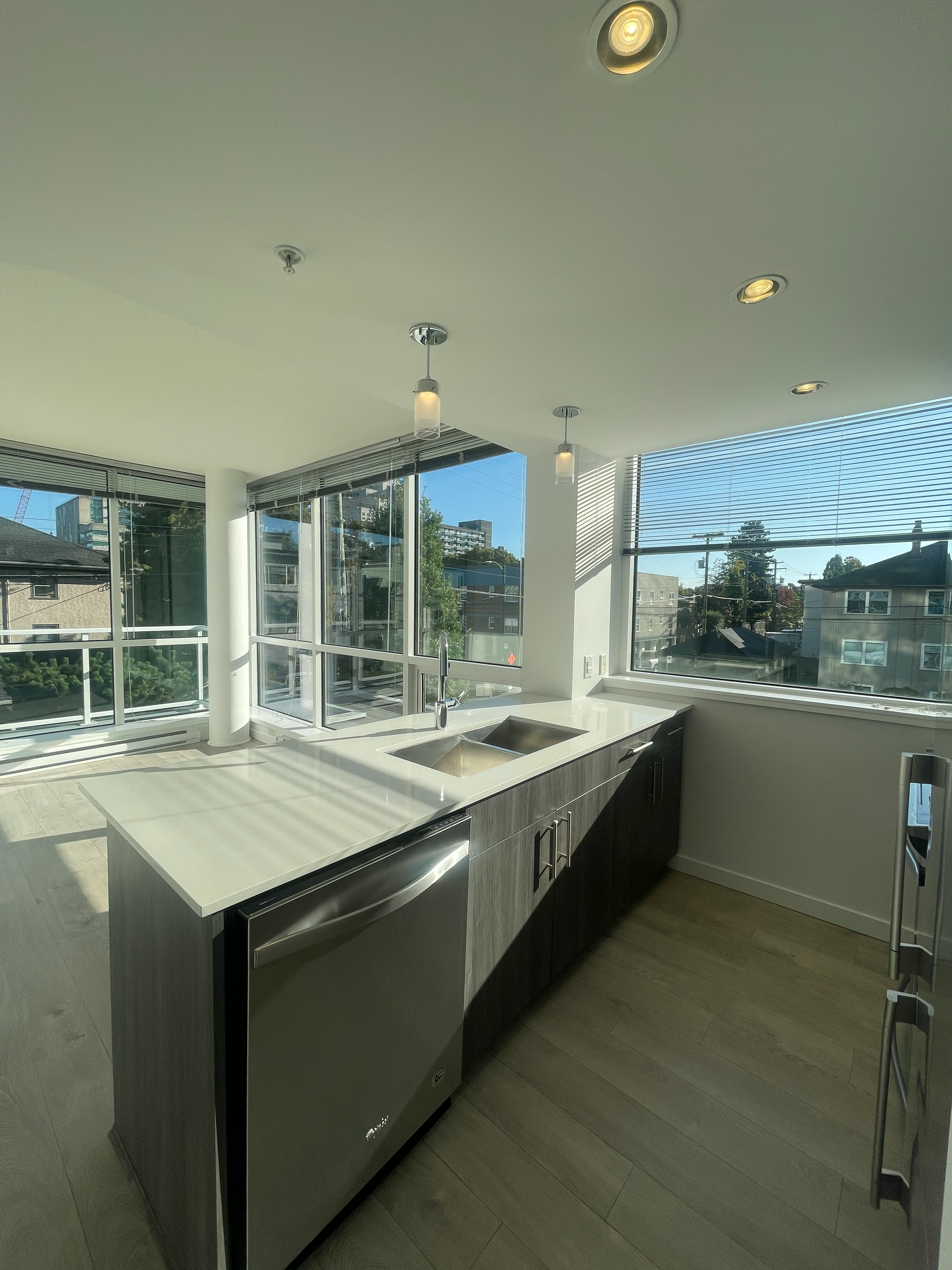 201-2975 Oak Street, Vancouver, BC, V6H 2K7