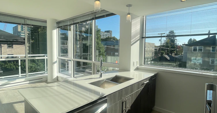 201-2975 Oak Street, Vancouver, BC, V6H 2K7