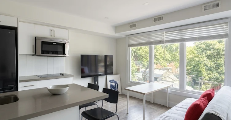 4-1175 Dovercourt Road, Toronto, ON, M6H 2Y1