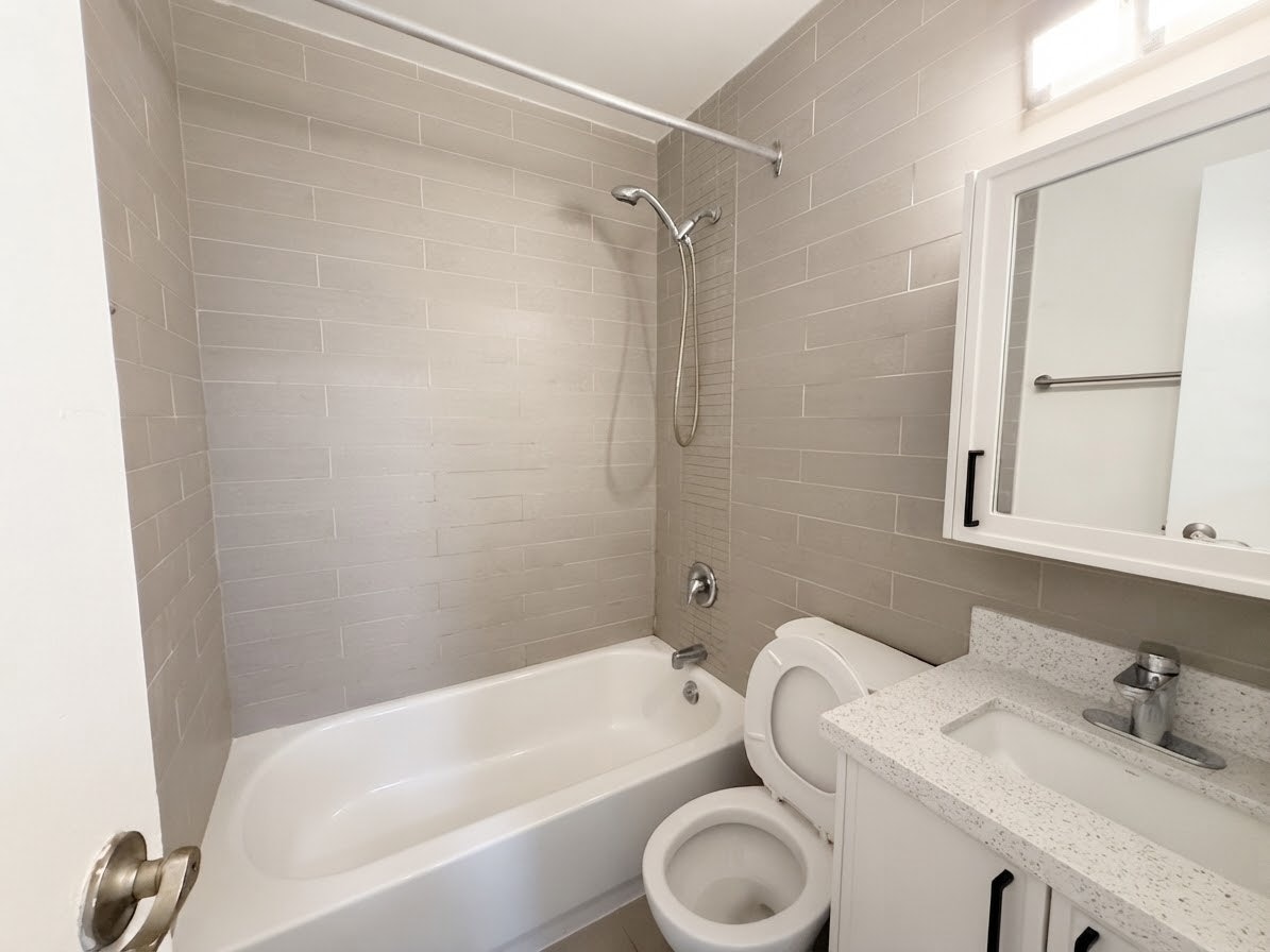 203-181 Gerrard Street East, Toronto, ON, M5A 2E5 - 9