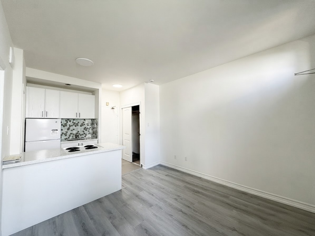 203-181 Gerrard Street East, Toronto, ON, M5A 2E5 - 8