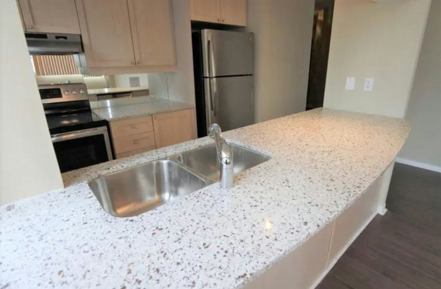 703-555 Yonge Street, Toronto, ON, M4Y 3A6 - 3