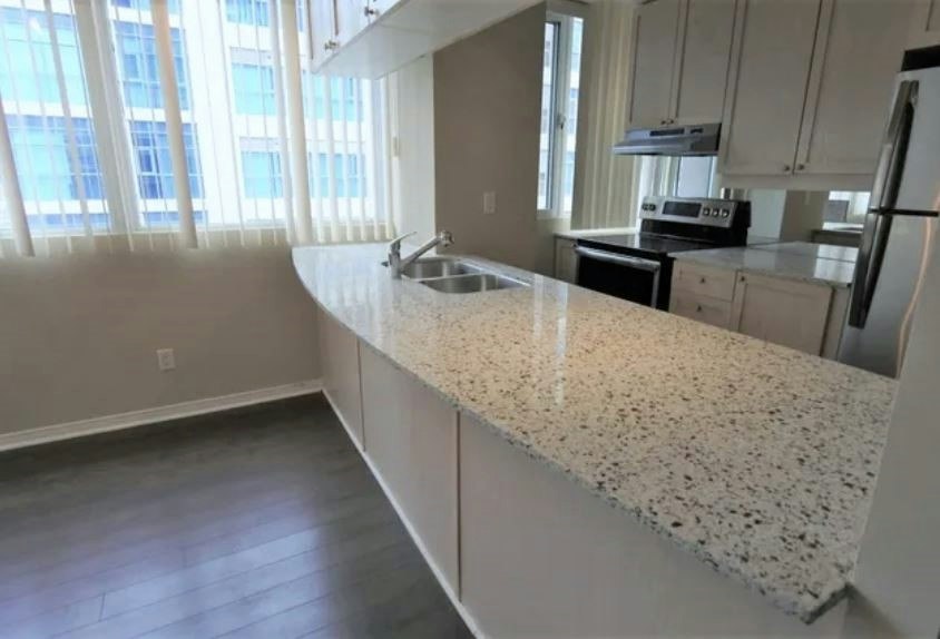 703-555 Yonge Street, Toronto, ON, M4Y 3A6 - 2